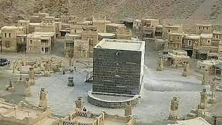 النبي صلى الله عليه وسلم كان يطوف حول البيت فسمع رجل يقول الهم اغفري واني اعلم انك لن تغفر لي سمعها