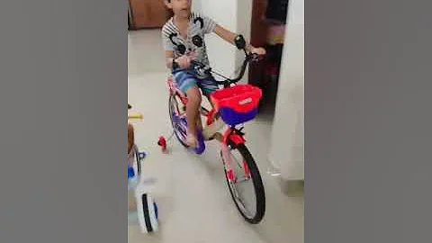 Abiekuttan's indoor bicycle learning!