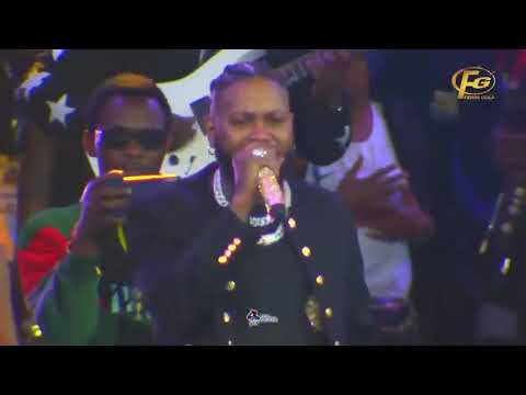 Ferre Gola Carte Rose Live Stade Des Martyrs