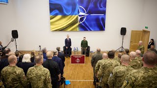 Зеленський і Столтенберг зустрілися з українськими офіцерами