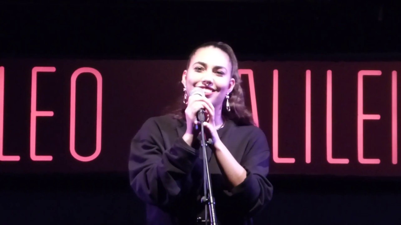 María José LLergo. Volver.