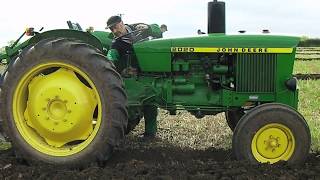 1969 John Deere 2020 3.3 Litre 4-cyl Diesel Tractor - Ploughing