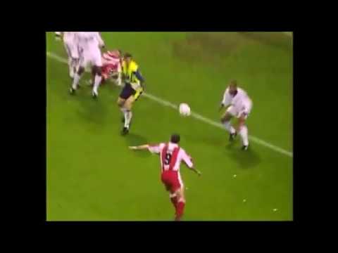 Real Madrid - Olympiakos 1999 Roberto Carlos saves like a goalkeeper to corner kick
