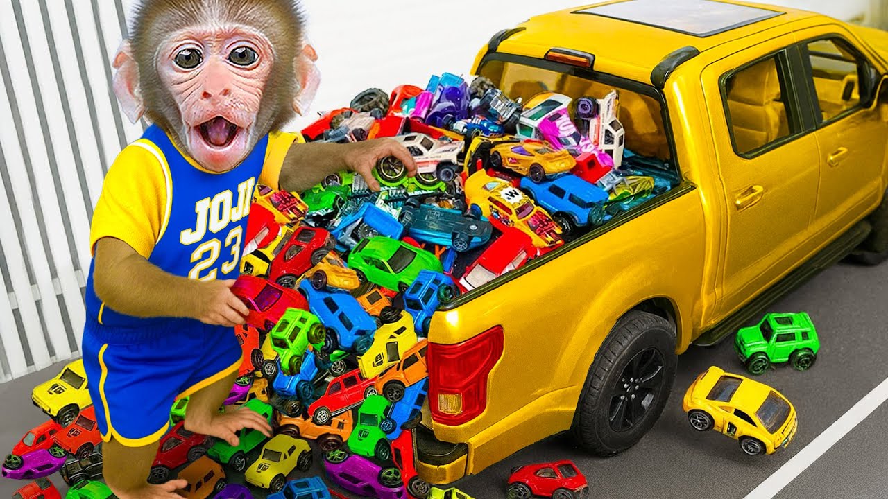Macaco JOJI dirige carro de blocos Lego e é surpreendido por o carro dourado | JOJI Em Português