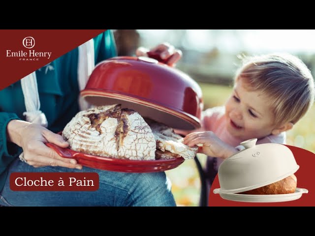 Moule en céramique rouge pour pain de campagne de chez Emile Henry