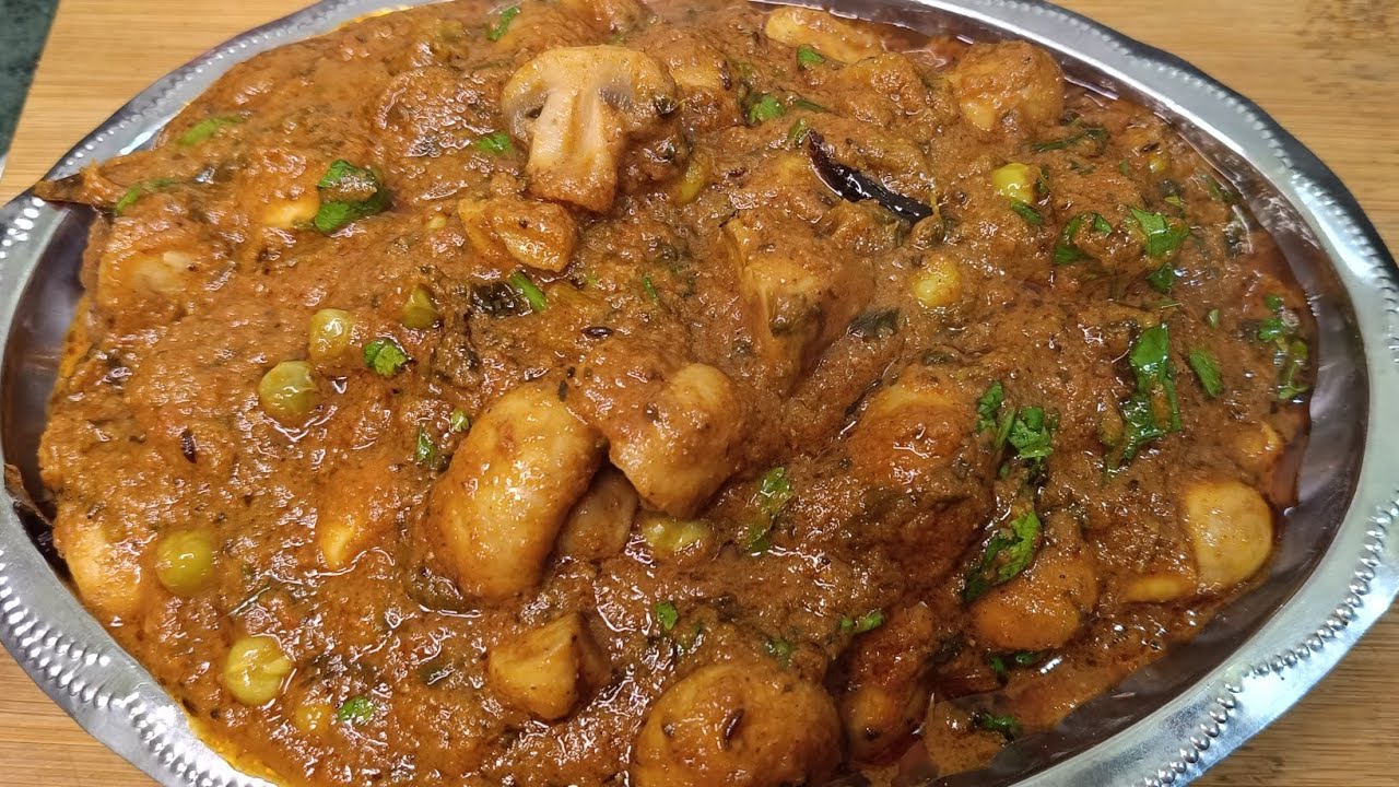 एक बार ये रेस्टोरेंट स्टाइल मशरूम मटर मसाला बना कर ट्राई करिये उंगली चाटते रह जायेंगे must try this🤤