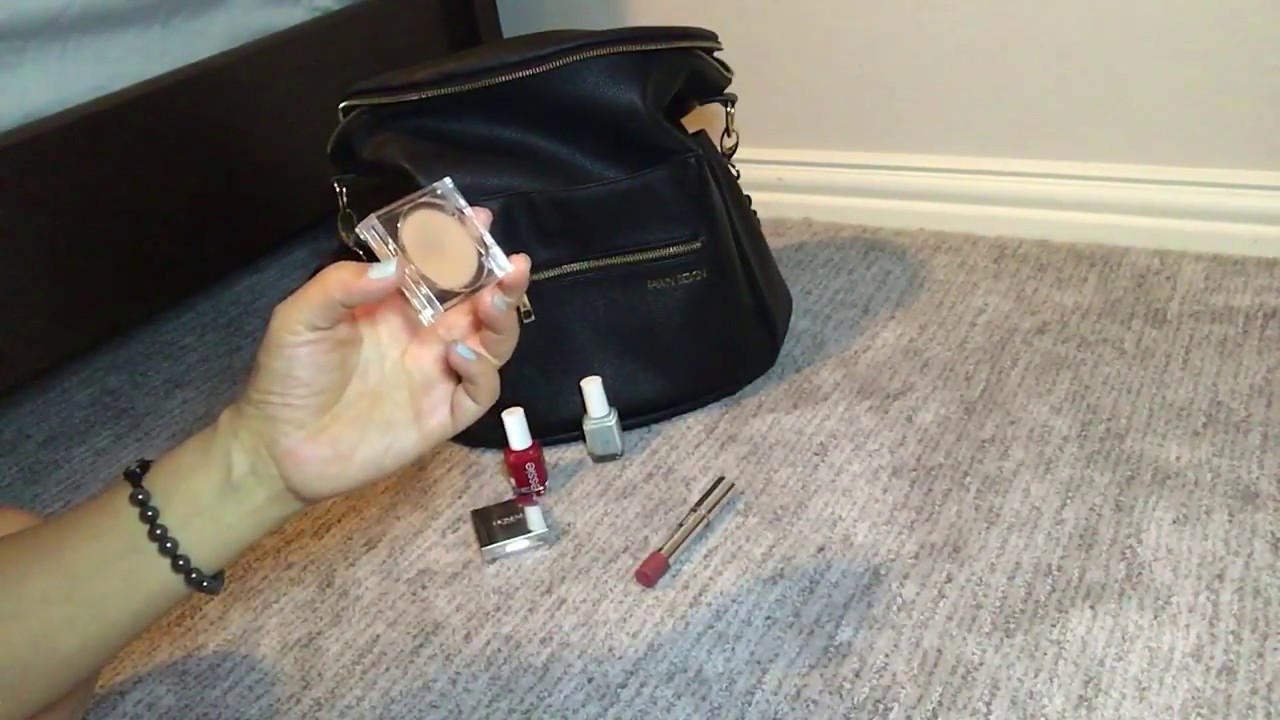 What’s inside my bag?|| Fawn Design Giveaway CLOSED!