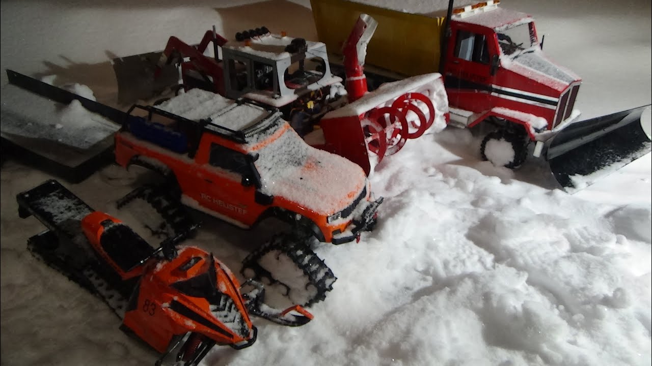 Rc SNOW BLOWER AT WORK,RC TRUCK 6X6 PLOWING SNOW,YAMAHA SR VIPER RC