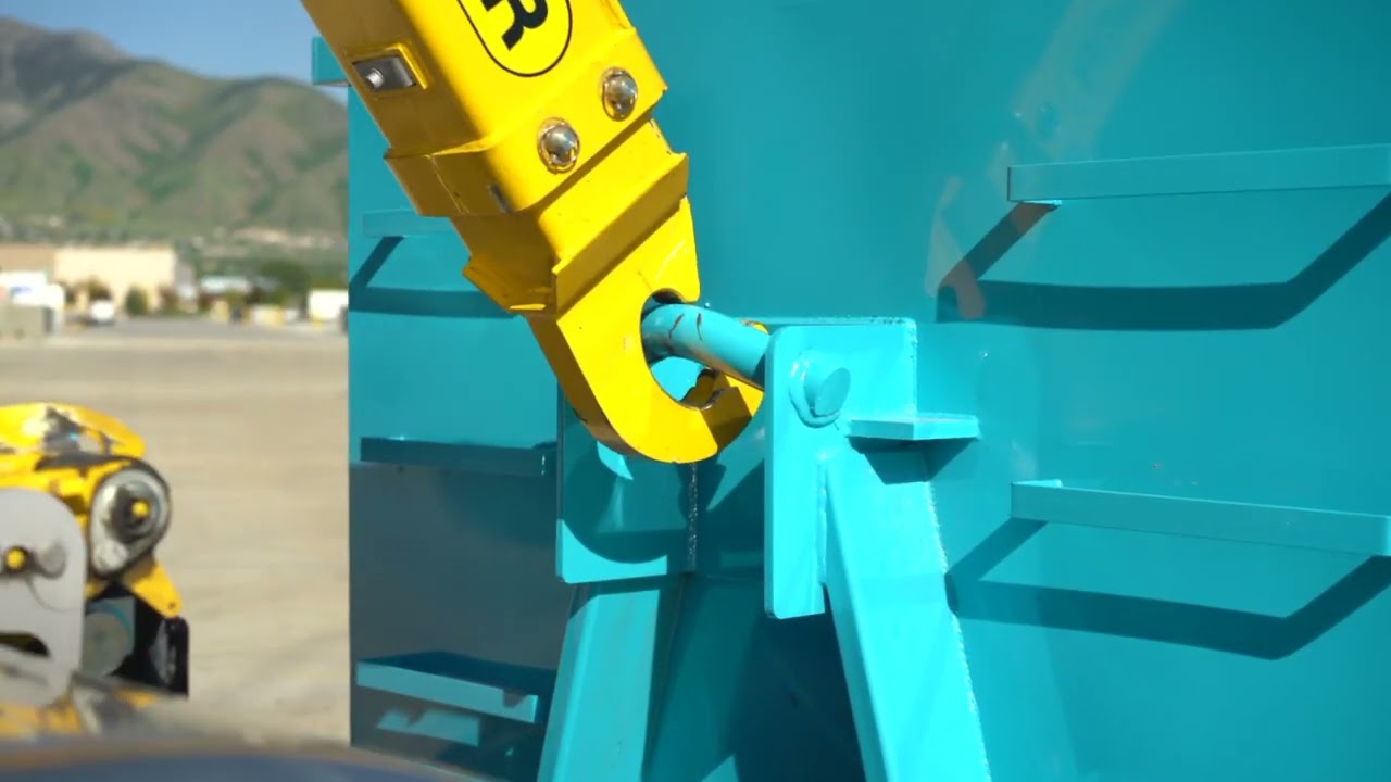 The Hook Lift Rig You’ve Been Waiting For – Peterbilt Throwback Edition