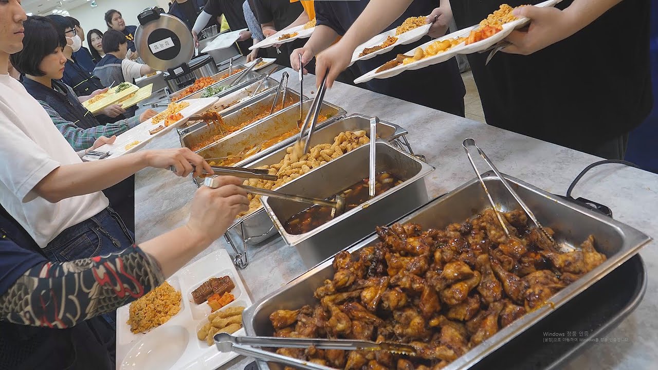 Корейский ресторан формата «шведский стол», который обслуживает 600 человек за 3 часа!