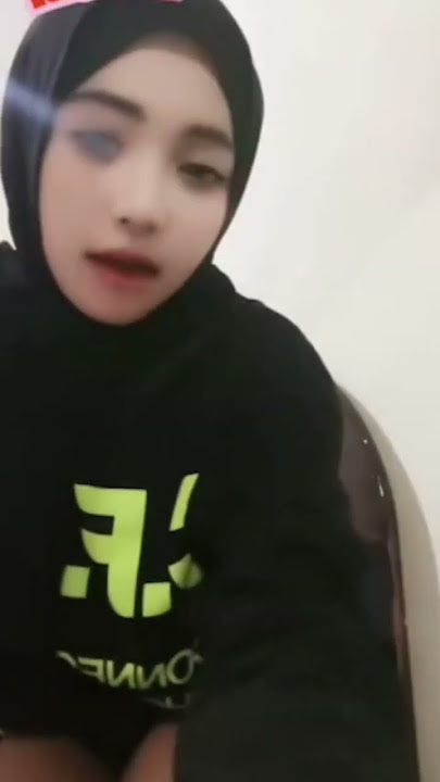 viral gadis cantik pake hijab buka baju dan kelihatan