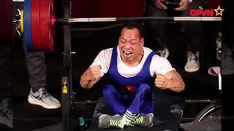 Đô cử Lê Văn Công giành HCB cử tạ Paralympic về cho Việt Nam dù mang trên mình đầy chấn thương
