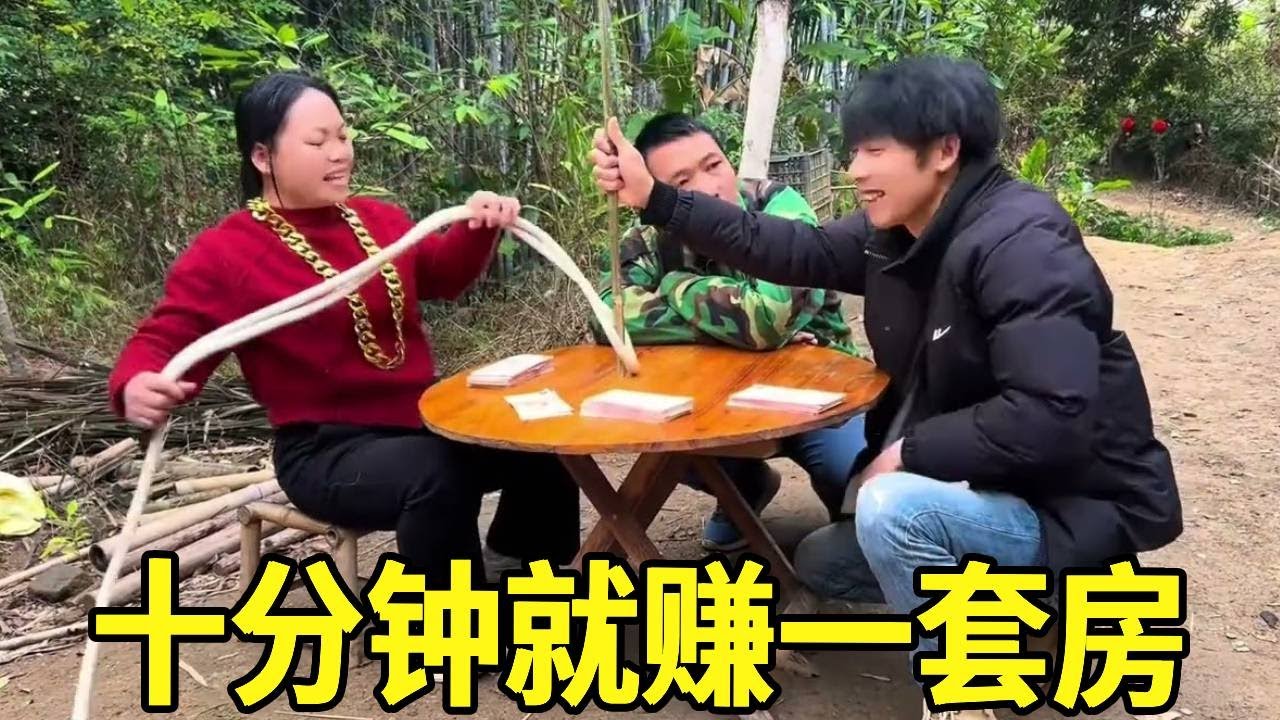 摊主姐妹俩假装不认识开设赌桌玩游戏，联手骗的路人倾家荡产，不过十分钟就赚一套房？#防詐 #funny #沙雕剧情 #搞笑 #movie