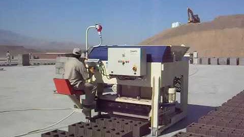 Mobile hollow Block Making Machine QTM6-25 overseas