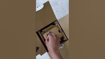 Unboxing the Canon Powershot V10 with Seda Toumanis