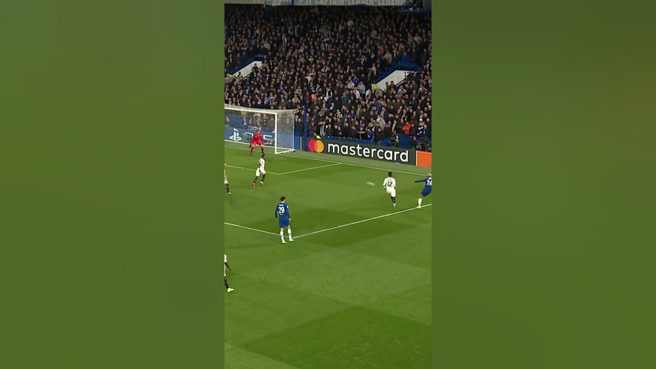 Courtois stunning save! 🛑