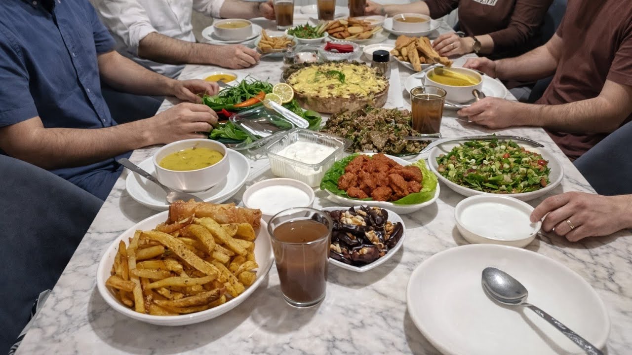 ثاني عزيمه برمضان انا وامي طول الوقت عم نتخانق بسببه