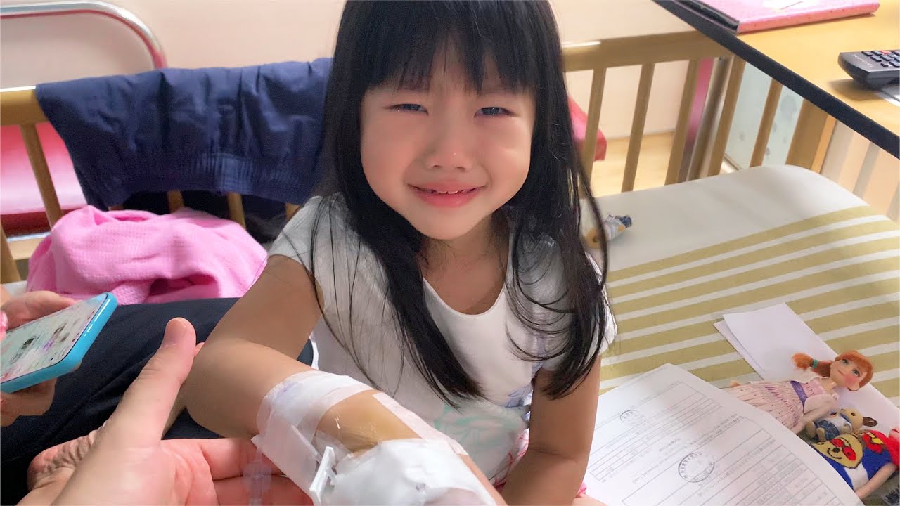 【住院大哭】尿道感染 打針吊點滴 超可憐的【滾哥滾妹的遊樂世界】
