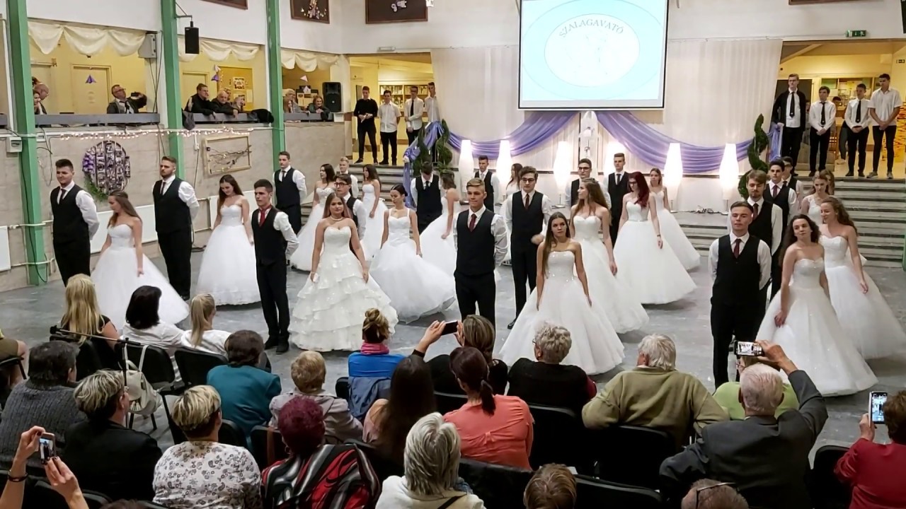 AJG szalagavató 12/A keringő