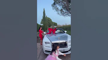 Cristiano Ronaldo is gifted a Rolls Royce for Christmas 🎅🏻