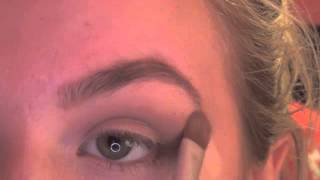 Eyeshadow tape method