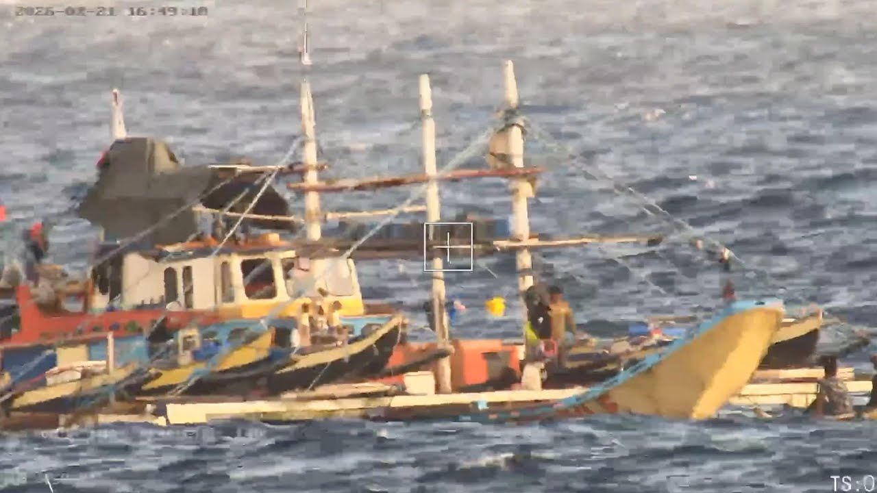 China Coast Guard drives away Philippine vessels illegally intruding into Huangyan Dao waters