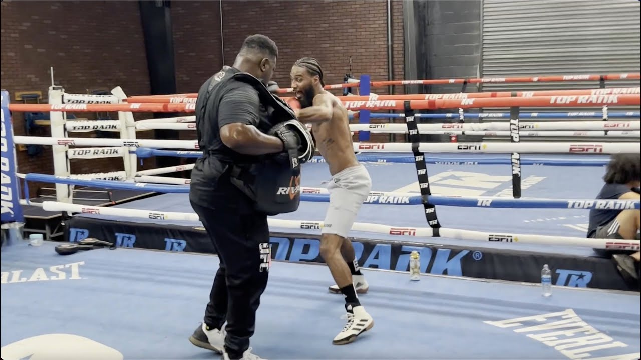 ALBERT "PRINCE" BELL 21-0 6KO'S DISPLAYS HIS SKILLS HITTING MITTS & BODY GUARD AT TOP RANK GYM
