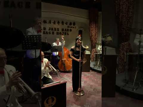 上海外灘和平飯店🏨爵士樂酒吧-夜上海 = The Shanghai Peace Hotel Jazz Band-「Shanghai Nights」