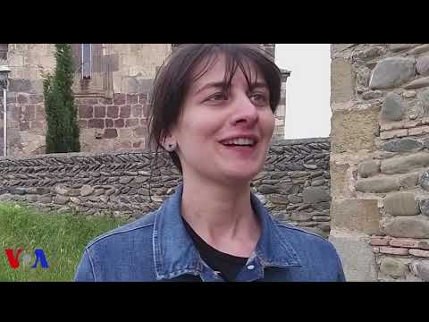 26 მაისი სამყაროს ცენტრში, საოკუპაციო ხაზთან