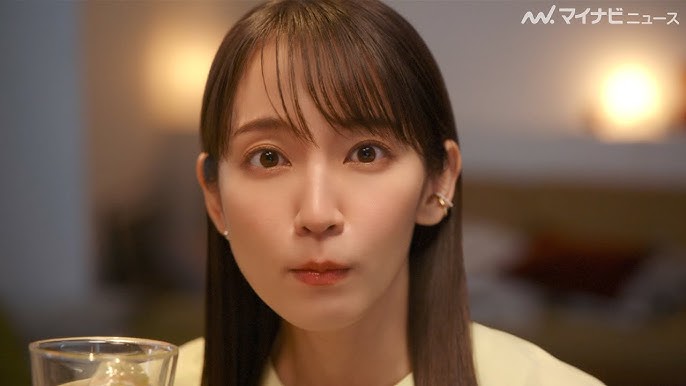 吉岡里帆  アイコラ 吉岡里帆、色っぽい表情で”夫”ロングコートダディ堂前を見つめ… 仲良し夫婦っぷりにキュン  『JINRO』新CM「JINROで餃子いただきます篇」「JINROでお刺身いただきます篇」30秒＆メイキング - YouTube