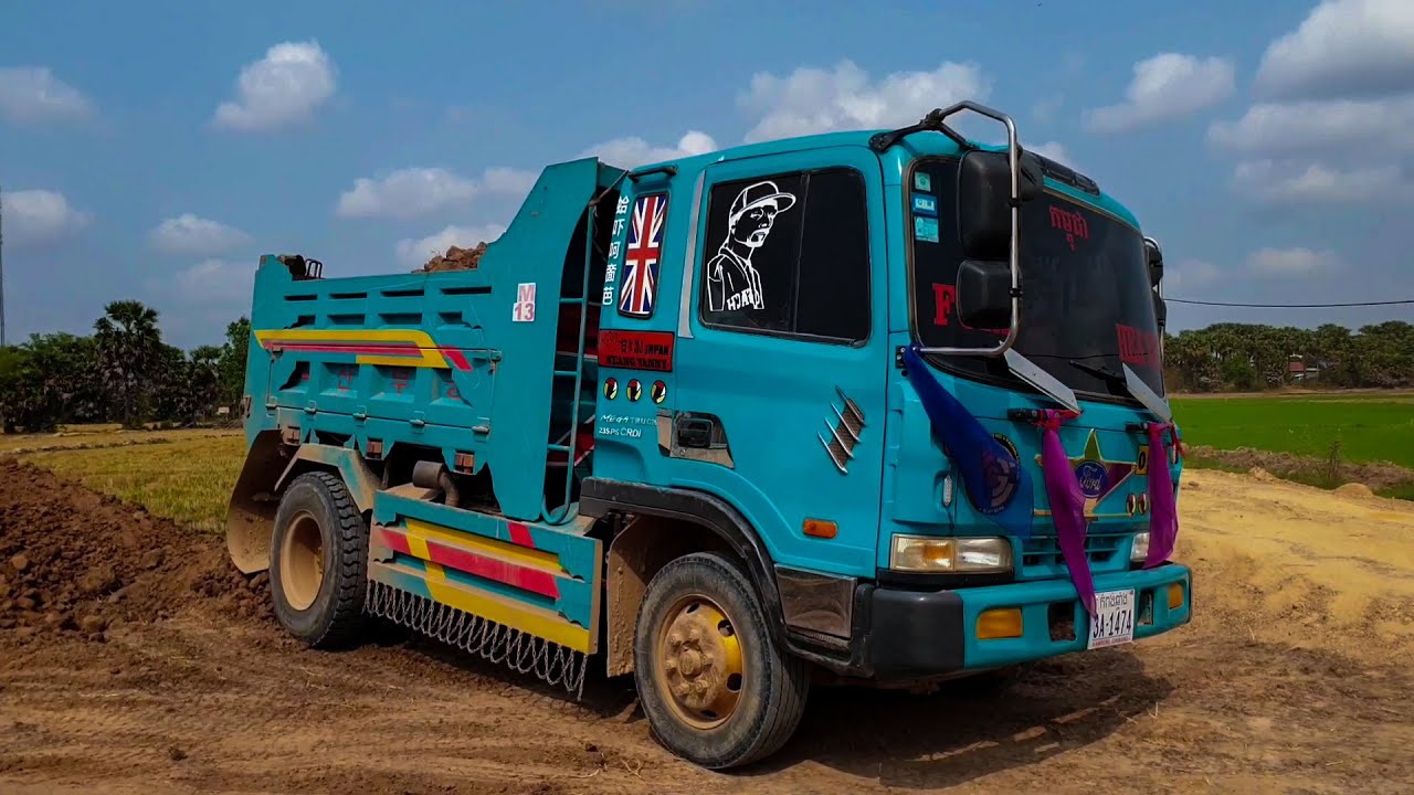 bulldozer loading truck | truk jungkit | самосвал | รถบรรทุก | dump truck | super truck | komatsu