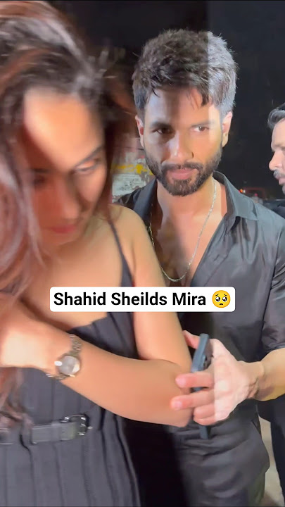 Shahid Kapoor PROTECTS Wifey Mira Kapoor Amid The Crowd 🥹#shorts #couple #love #bollywood #trending