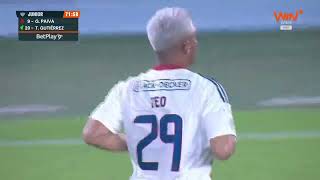 Entra Teo Gutierrez Y Los Hinchas Del Tiburón Se Hacen Sentir En El Metropolitano