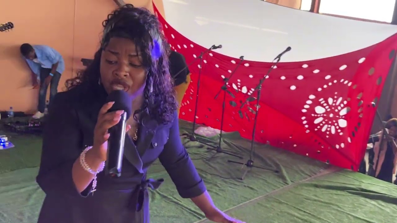 Cânticos e Unção com Água Benta- PADRE CUNA, Apupu Católico- 2025. ESTEFÂNIA PASSUL E BANDA