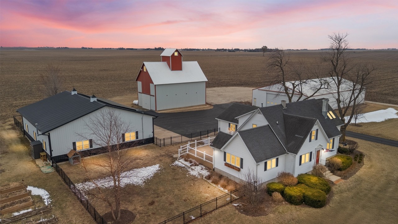 Cinematic farmhouse tour of 24284 Schafer Rd , Clare IL