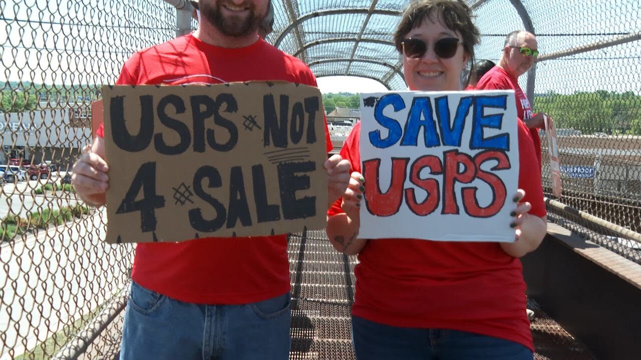 Omaha USPS workers rally against proposed privatization