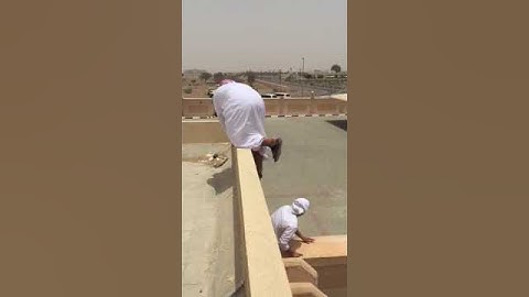 طاح من فوق السور