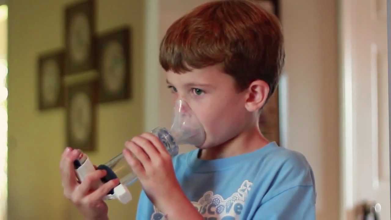 How to Use an Inhaler with a Spacer - YouTube