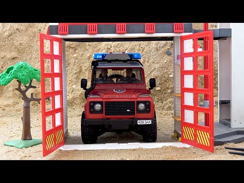 Игрушечный динозавр сталкивается с грузовиком | Спасательная команда полицейской машины