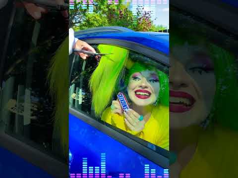 Oh no🙀 Cutting hair in the car🚗