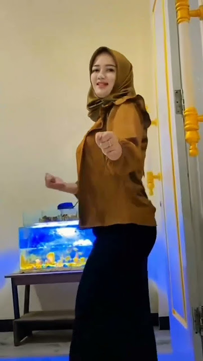 Joget dangdut - oleh oleh ( Rita sugiarto ) #goyangdangdut #yanglagiviral #shorts