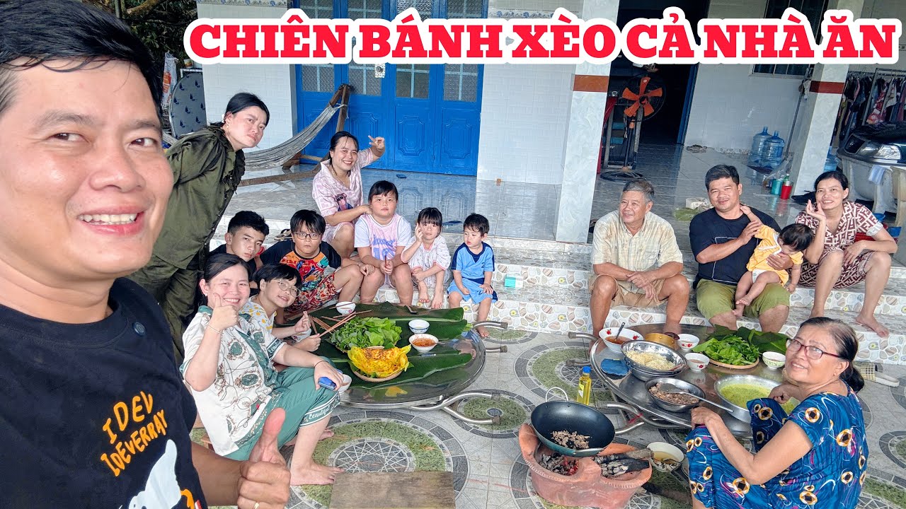 Chiên bánh xèo cho cả nhà ăn, ai cũng hú hồn vì tay nghề Khương Dừa quá đỉnh
