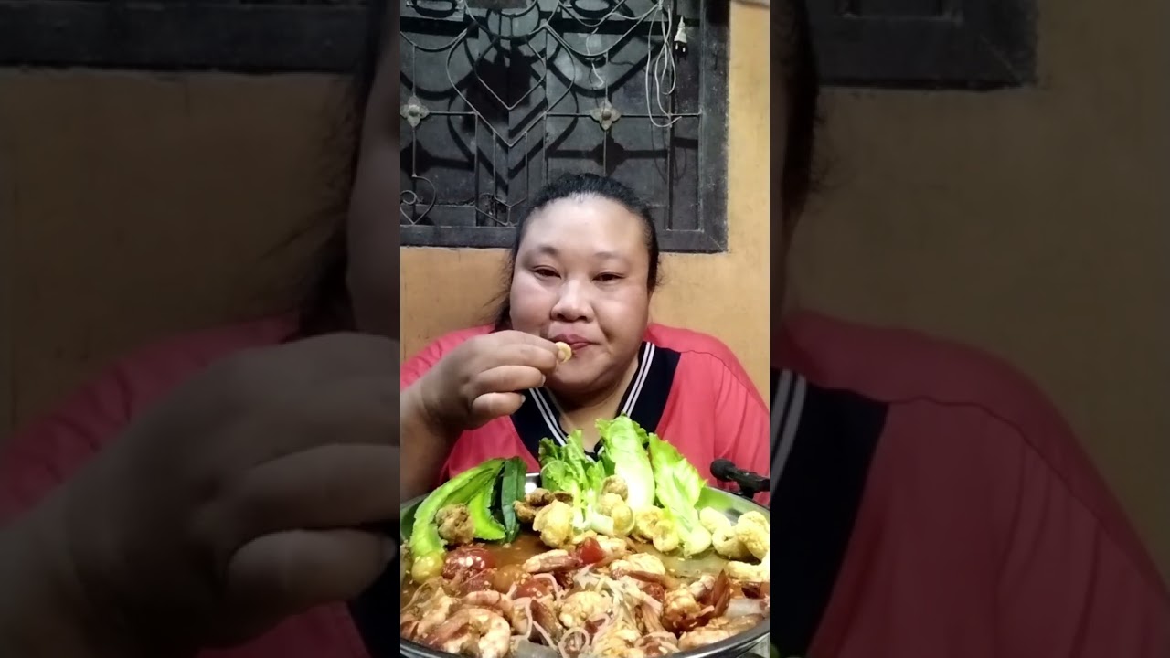 ตำสายบัวกุ้งสุกเผ็ดๆนัวๆแคบหมูกรอบกรอบกับผักสดๆจ้า