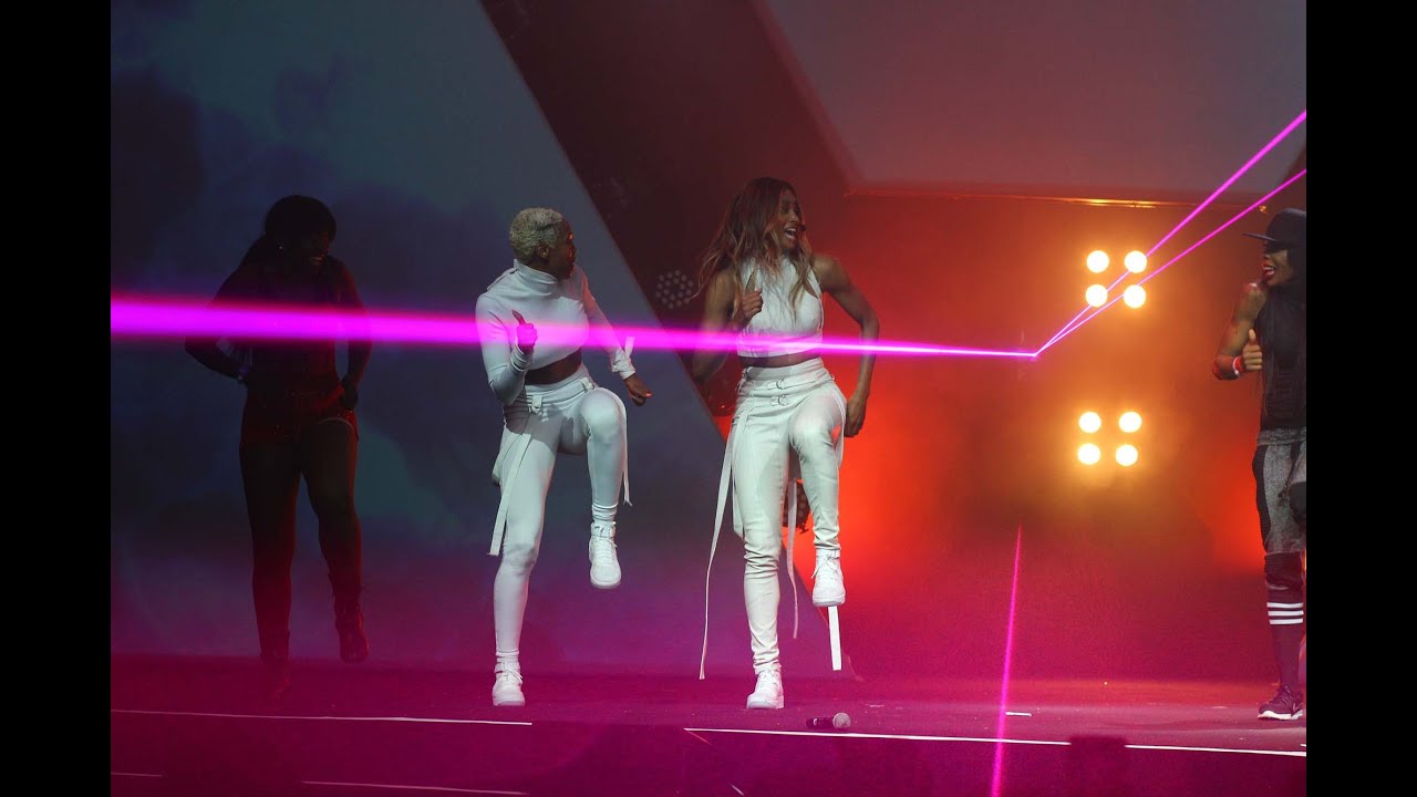 Ciara doing Nigerian Dance Moves