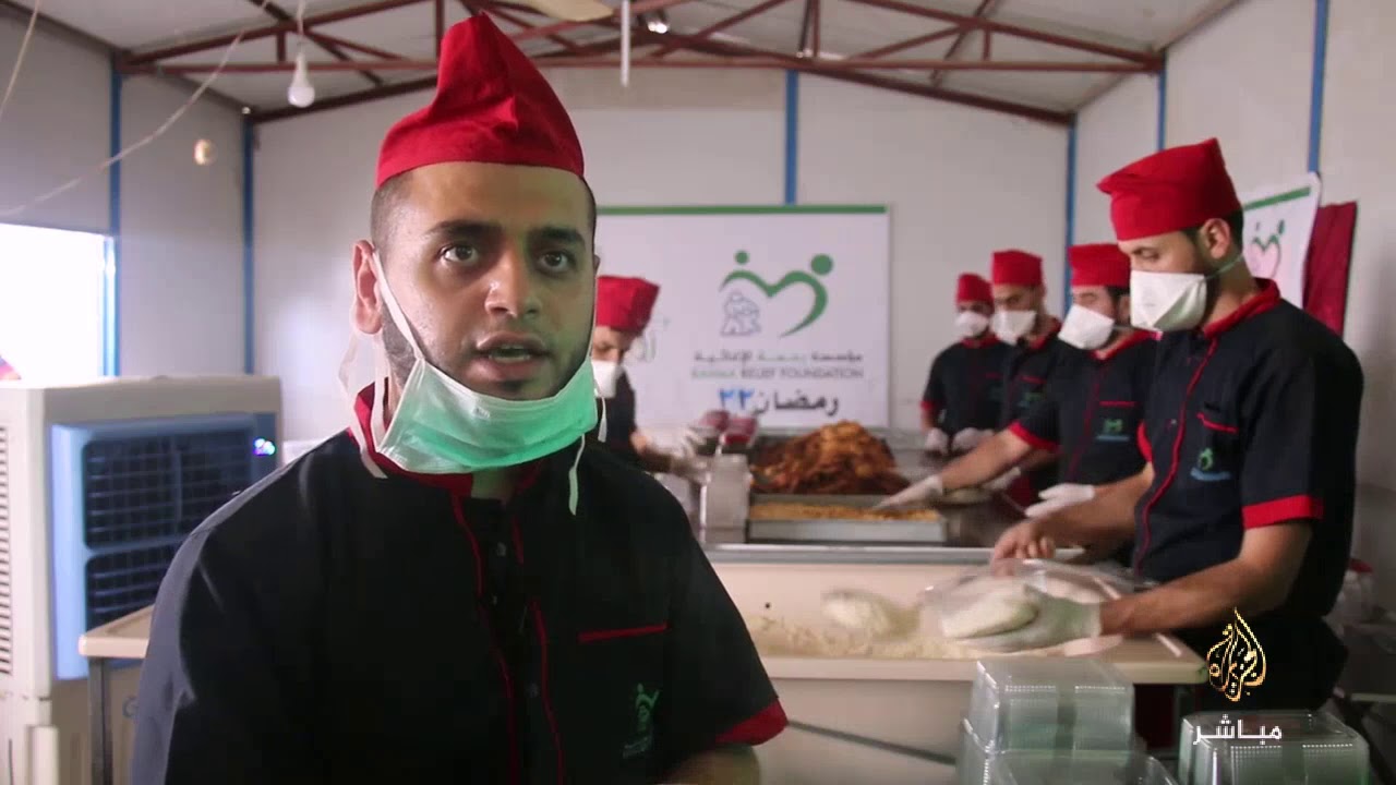 المطبخ الرمضاني الخيري ملجأ النازحين والمهجرين للحصول على طعامهم في شهر رمضان المبارك