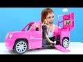 Видео для девочек - Барби и подружки - Распаковка нового джипа