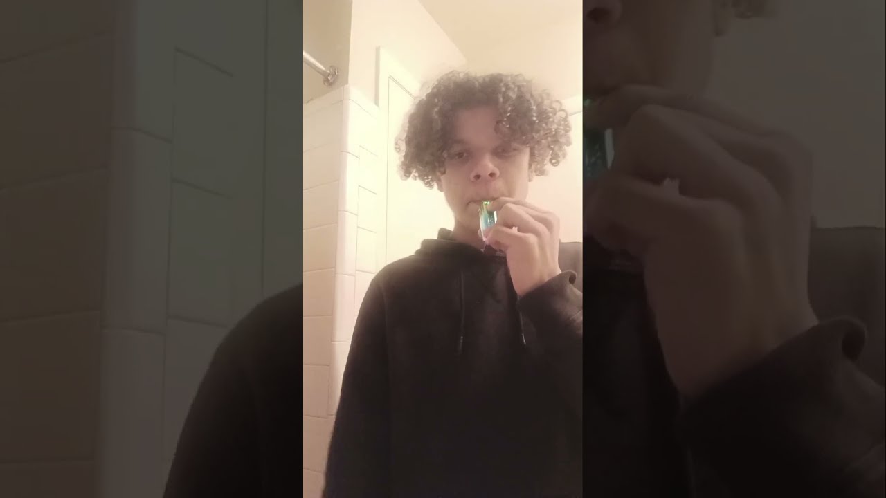 Smoke Sesh In Da Batrhroom (ALMOST DIED!!)