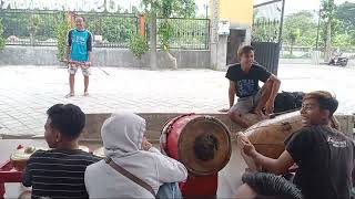 Mengisi waktu luang latihan Jaranan