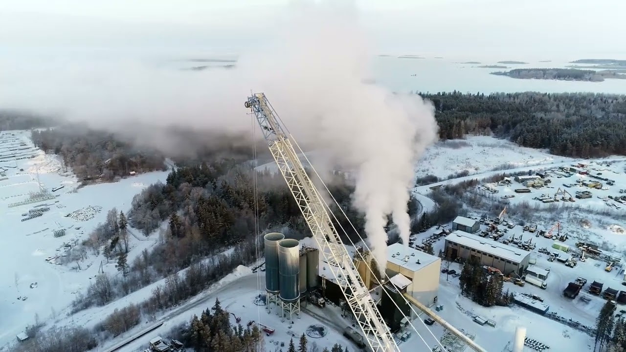 Tadano Demag CC-2400 crawler crane