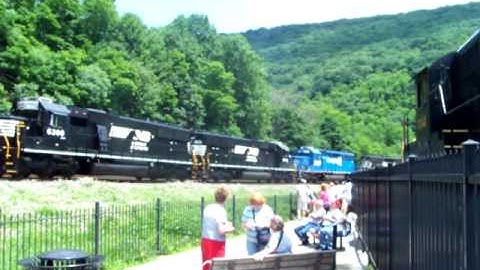 Double Horn Show around Horseshoe Curve